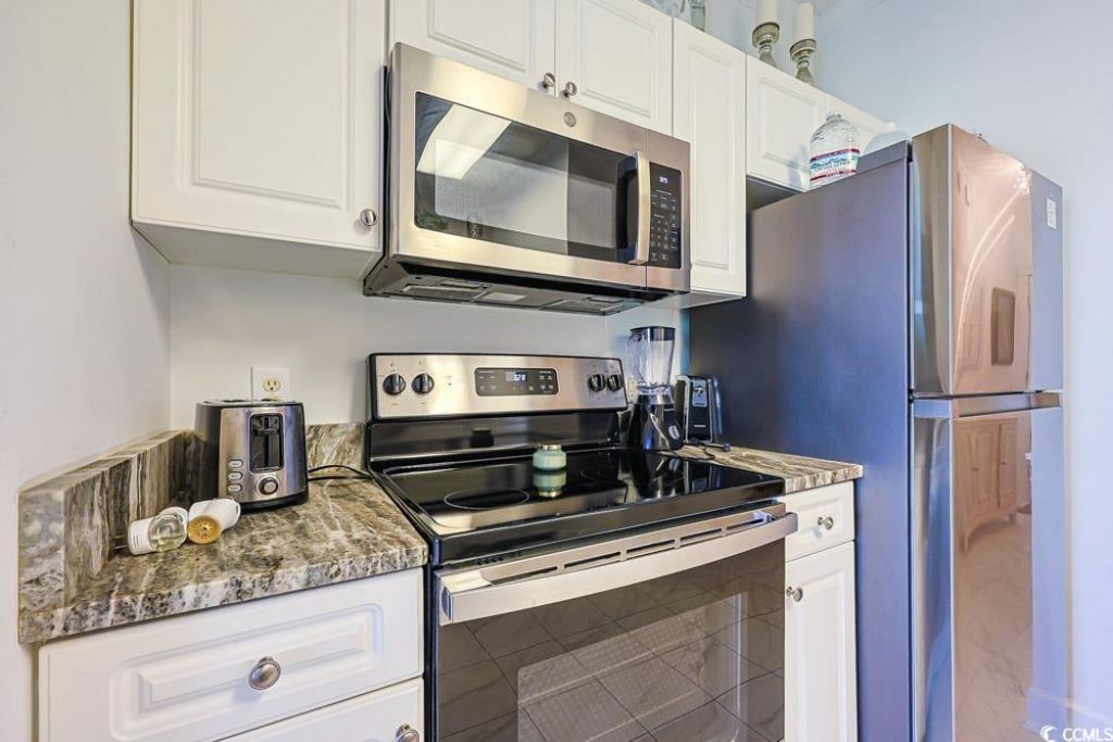 695 Riverwalk Dr. Photo 18