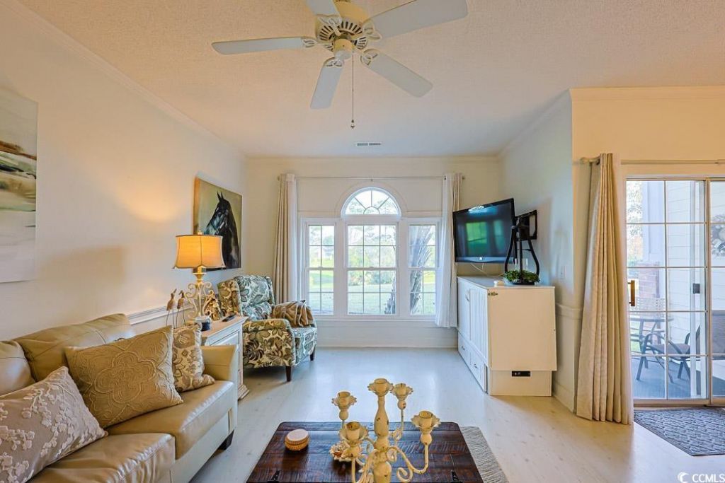 695 Riverwalk Dr. Photo 6