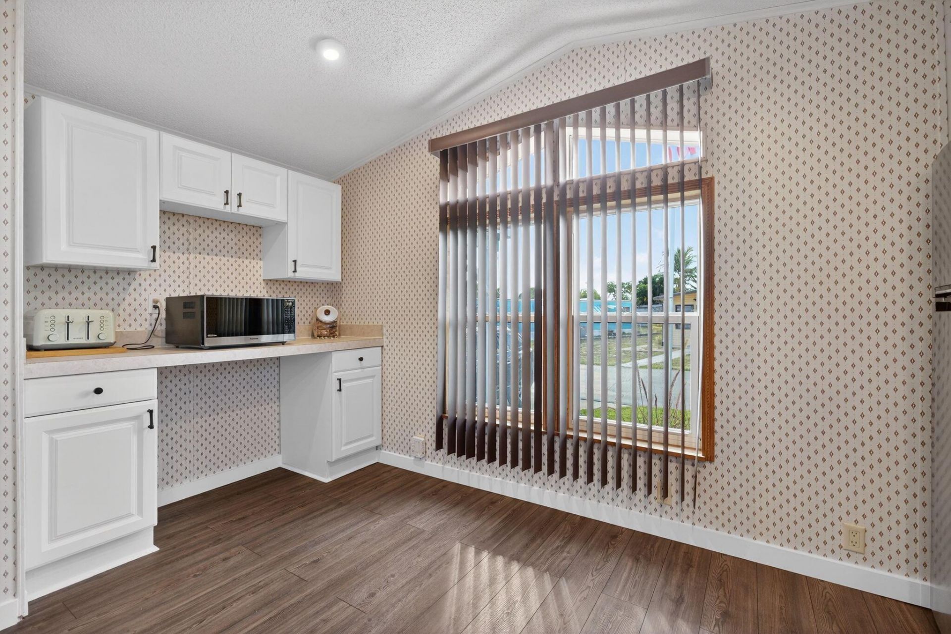 11055 SE Federal Highway, Unit 61, Hobe Sound, FL 33455 Photo