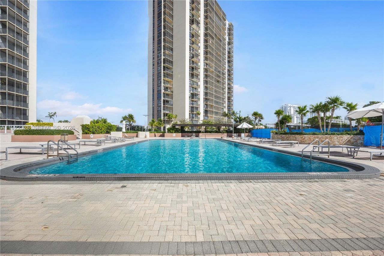 20379 W Country Club Dr, Unit 2333, Aventura, FL 33180 Photo
