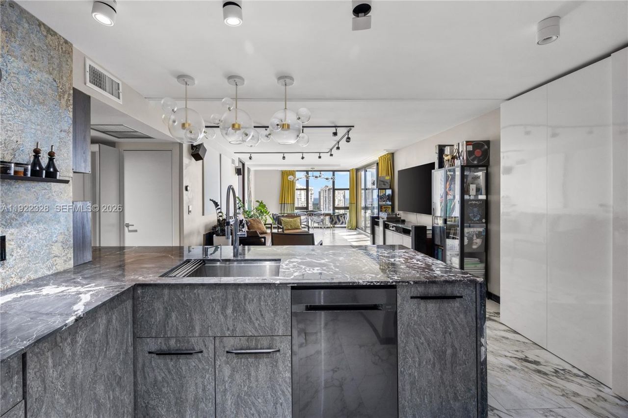 20379 W Country Club Dr, Unit 2333, Aventura, FL 33180 Photo