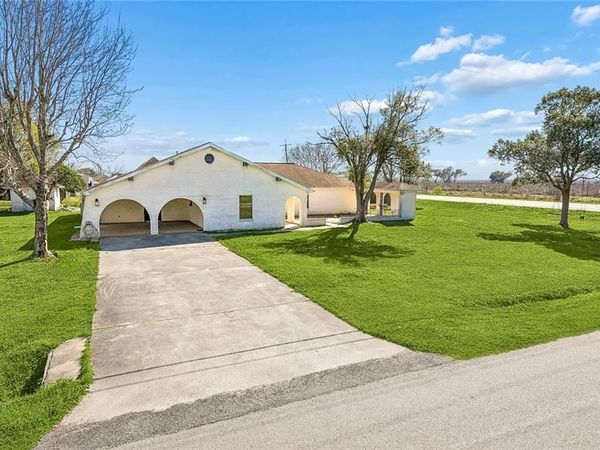 102 PLEASANT VALLEY Drive, Des Allemands, LA 70030