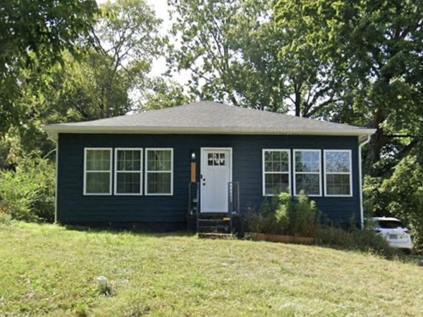 828 Gracey Ave, Clarksville, TN 37040