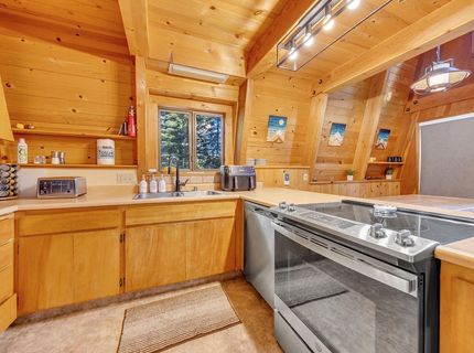 618 & 620 Pine Canyon Road, Unit 12, Lake Almanor, CA 00000 Photo