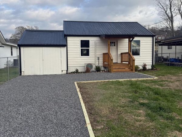 1204 Logan Avenue, Rossville, GA 30741