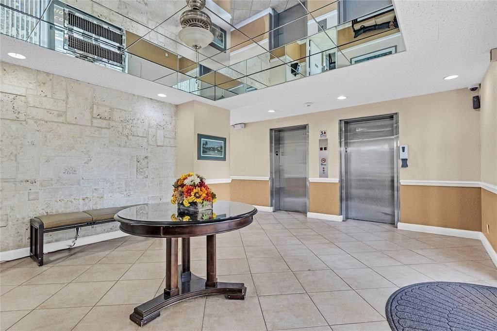 2555 NE 11th St, Unit 402, Fort Lauderdale, FL 33304 Photo