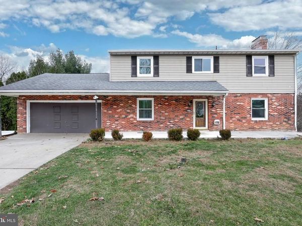 1373 QUAIL HOLLOW ROAD, HARRISBURG, PA 17112