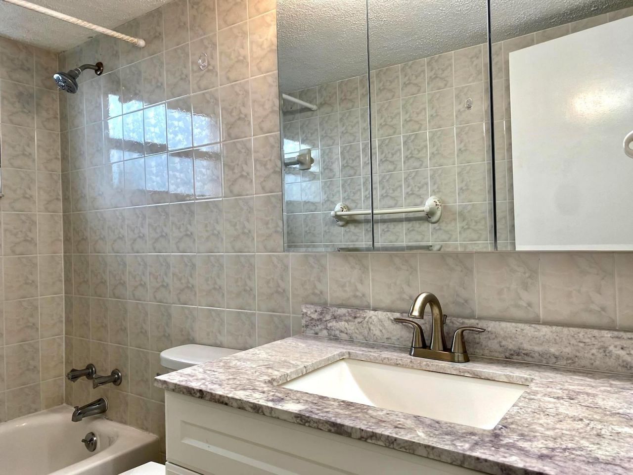 2555 NE 11th Street, Unit 402, Fort Lauderdale, FL 33304 Photo