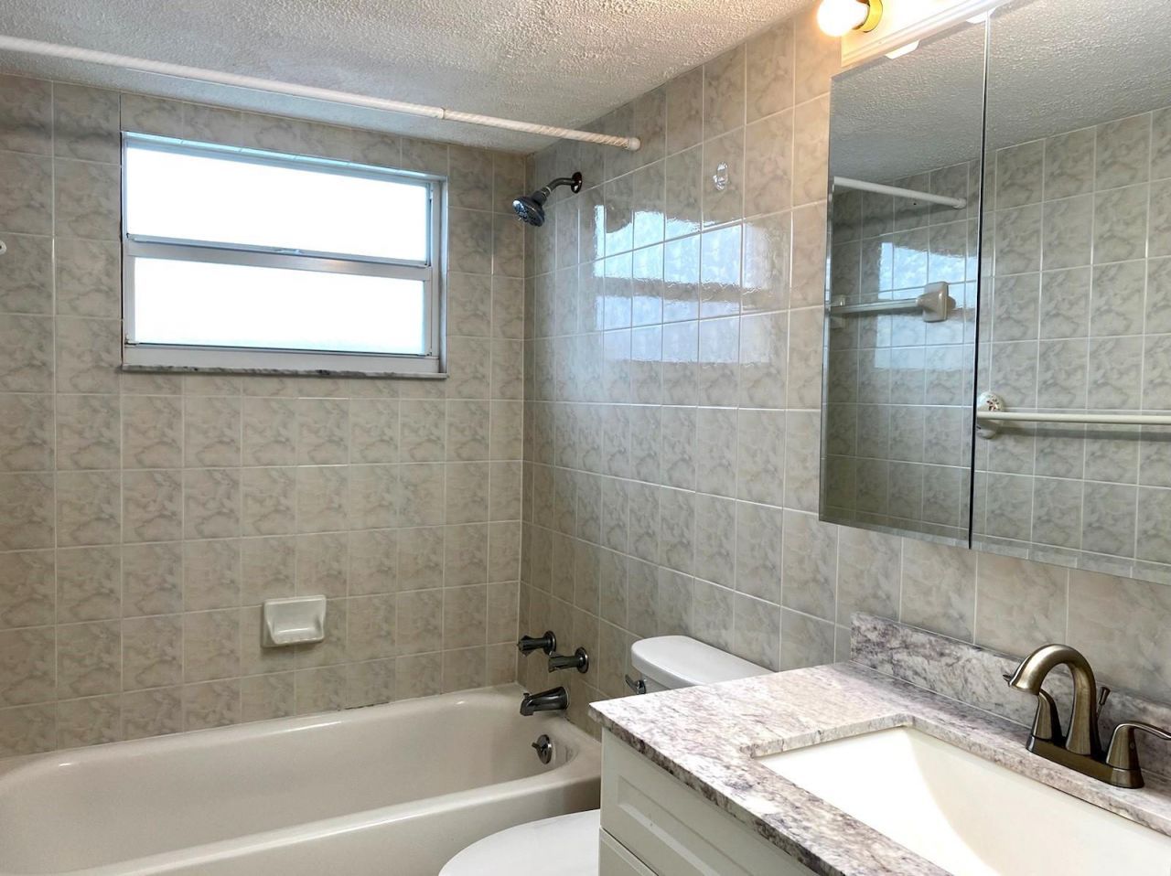2555 NE 11th Street, Unit 402, Fort Lauderdale, FL 33304 Photo