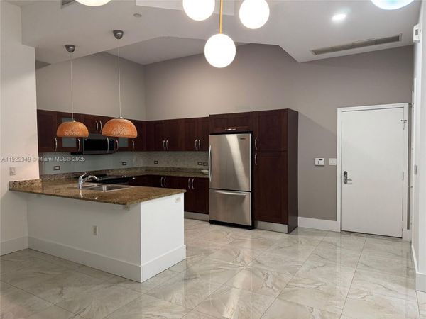 20000 E Country Club Dr, Unit 104, Aventura, FL 33180