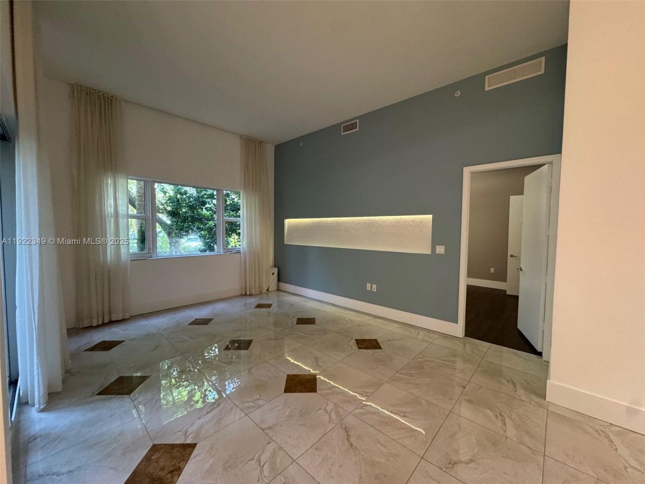 20000 E Country Club Dr, Unit 104, Aventura, FL 33180 Photo