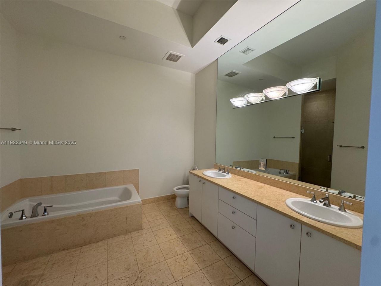 20000 E Country Club Dr, Unit 104, Aventura, FL 33180 Photo