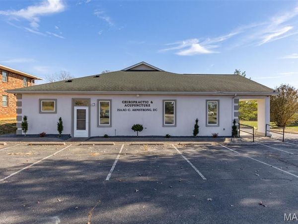 160 Westmount Drive, Farmington, MO 63640