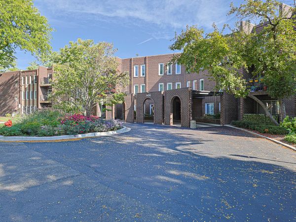 1430 Sandstone Drive, Unit 202, Wheeling, IL 60090