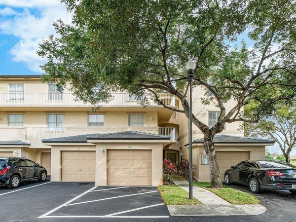 2040 Greenview Shores Boulevard, Unit 223, Wellington, FL 33414