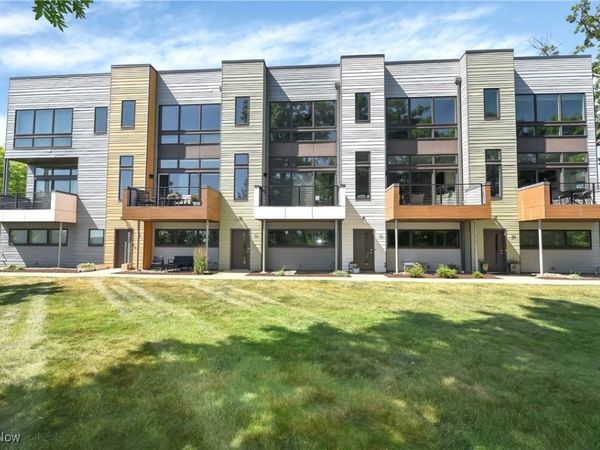 18875 Riversouth Terrace, Unit 31, Fairview Park, OH 44126