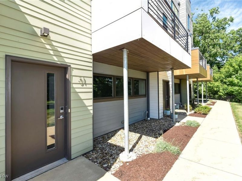 18875 Riversouth Terrace, Unit 31, Fairview Park, OH 44126 Photo 3