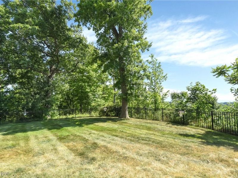 18875 Riversouth Terrace, Unit 31, Fairview Park, OH 44126 Photo 4