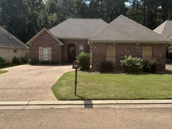 104 Meadowcreek Drive, Brandon, MS 39042