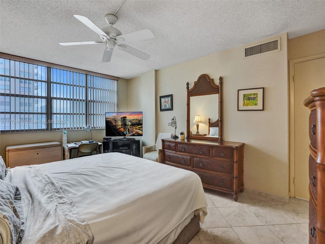 3113 S Ocean Dr, Unit 710, Hallandale Beach, FL 33009 Photo