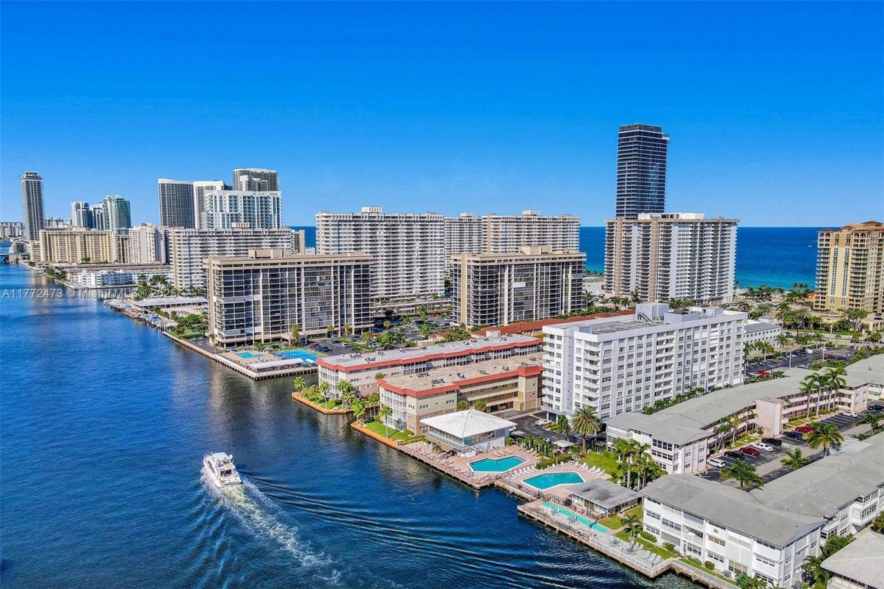 3113 S Ocean Dr, Unit 710, Hallandale Beach, FL 33009 Photo