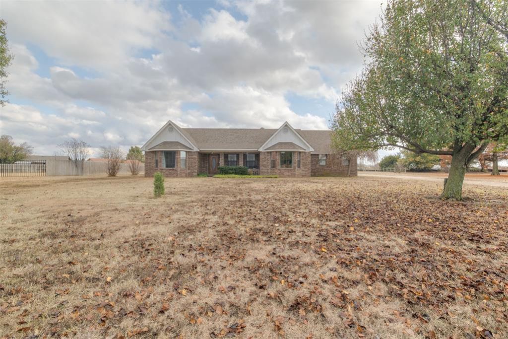 2303 Lakewood Drive, Chickasha, OK 73018 Main Photo