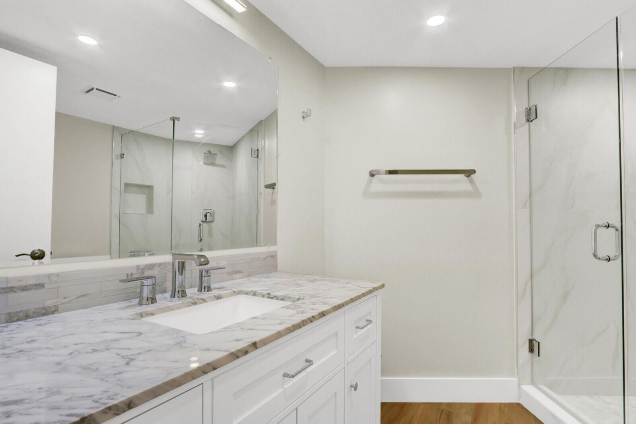 5420 N Ocean Drive, Unit 506, Singer Island, FL 33404 Photo