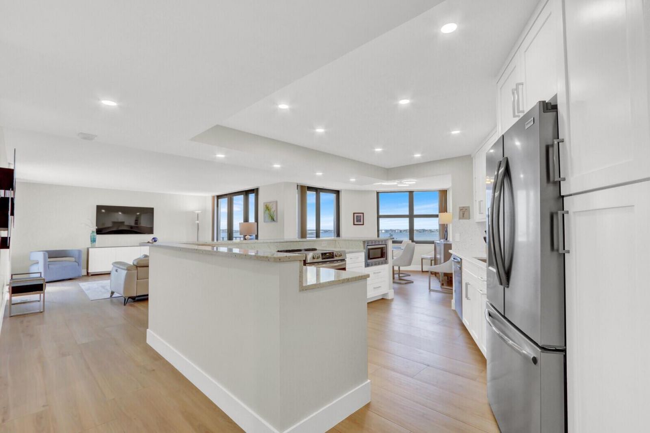 5420 N Ocean Drive, Unit 506, Singer Island, FL 33404 Photo