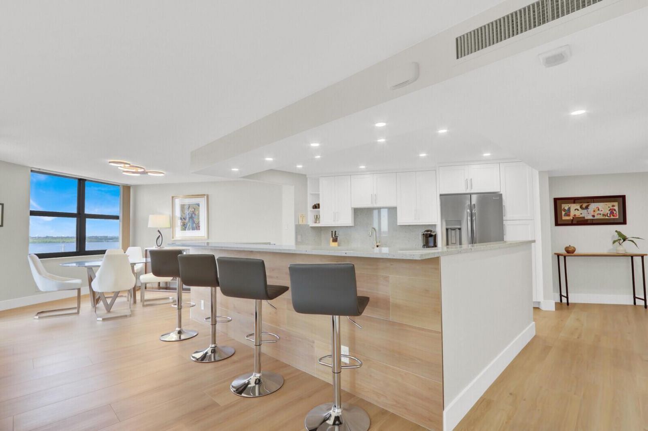 5420 N Ocean Drive, Unit 506, Singer Island, FL 33404 Photo