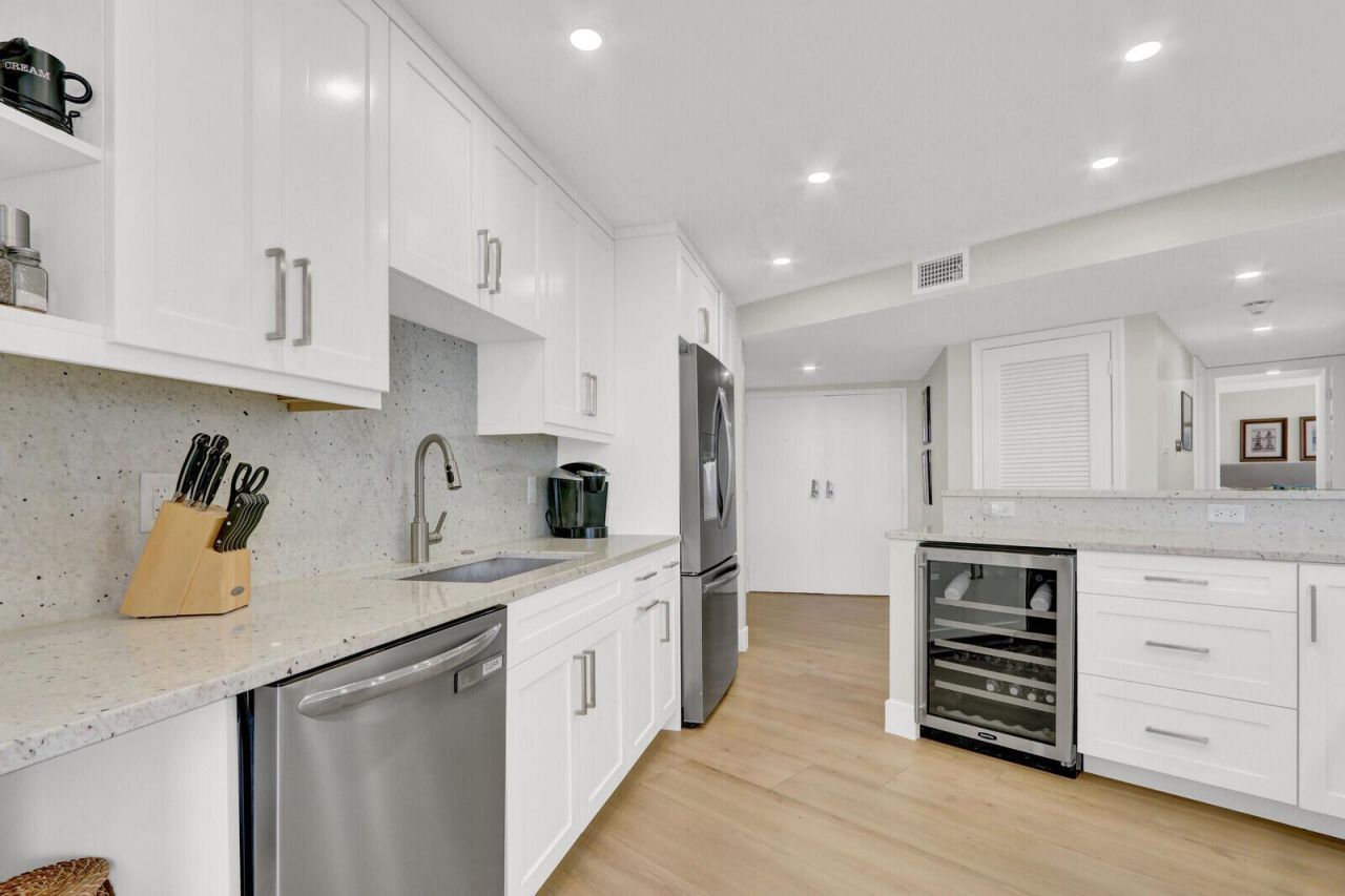 5420 N Ocean Drive, Unit 506, Singer Island, FL 33404 Photo