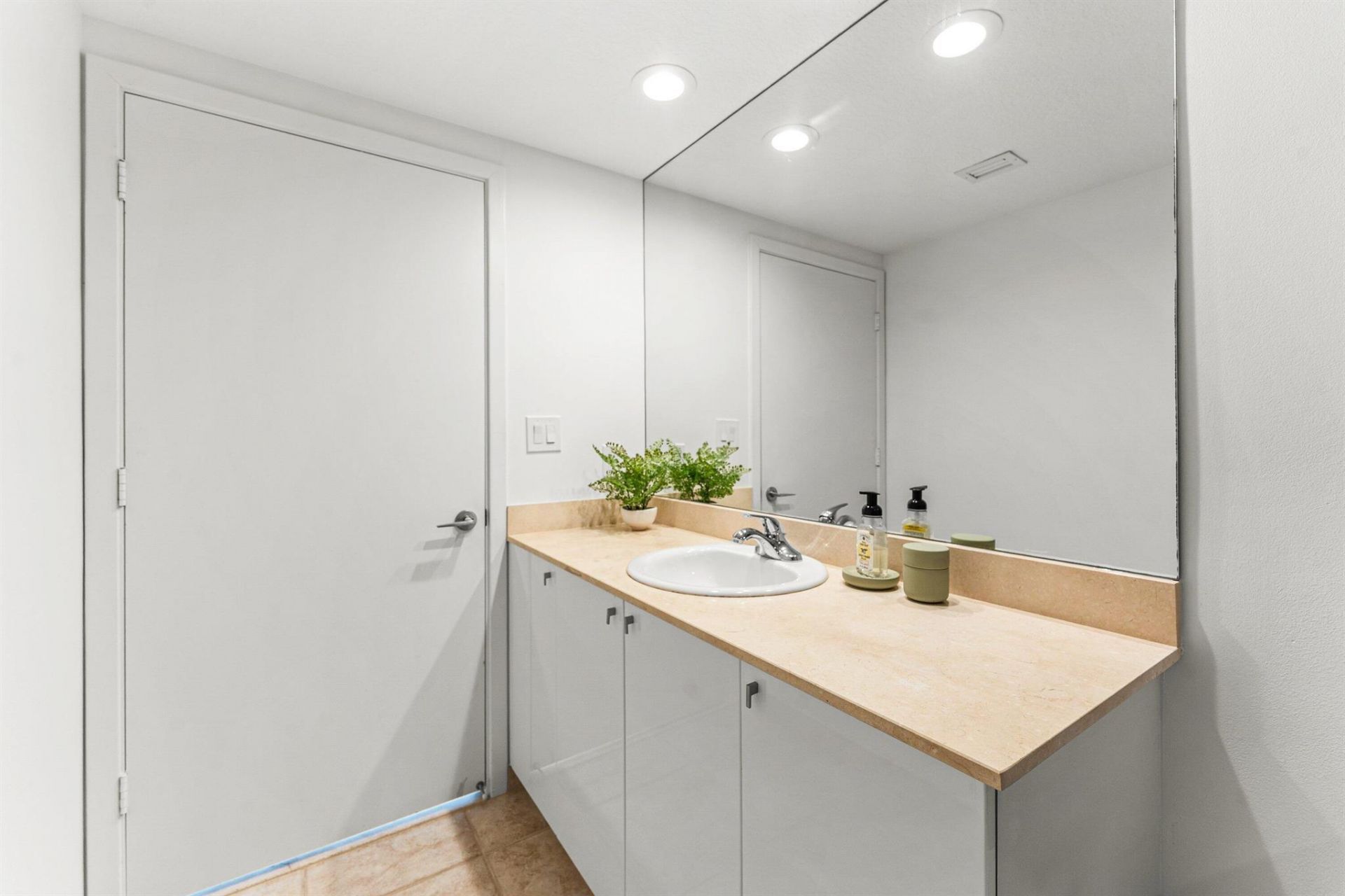 1551 N Flagler Drive, Unit 1415, West Palm Beach, FL 33401 Photo