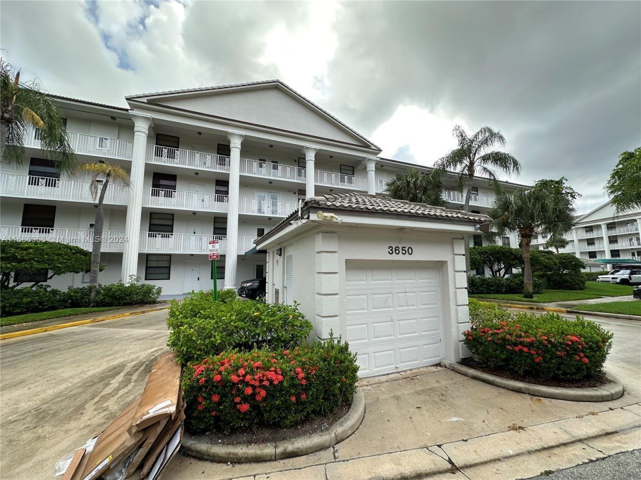 3650 Whitehall Drive, Unit 304, West Palm Beach, FL 33401 Photo