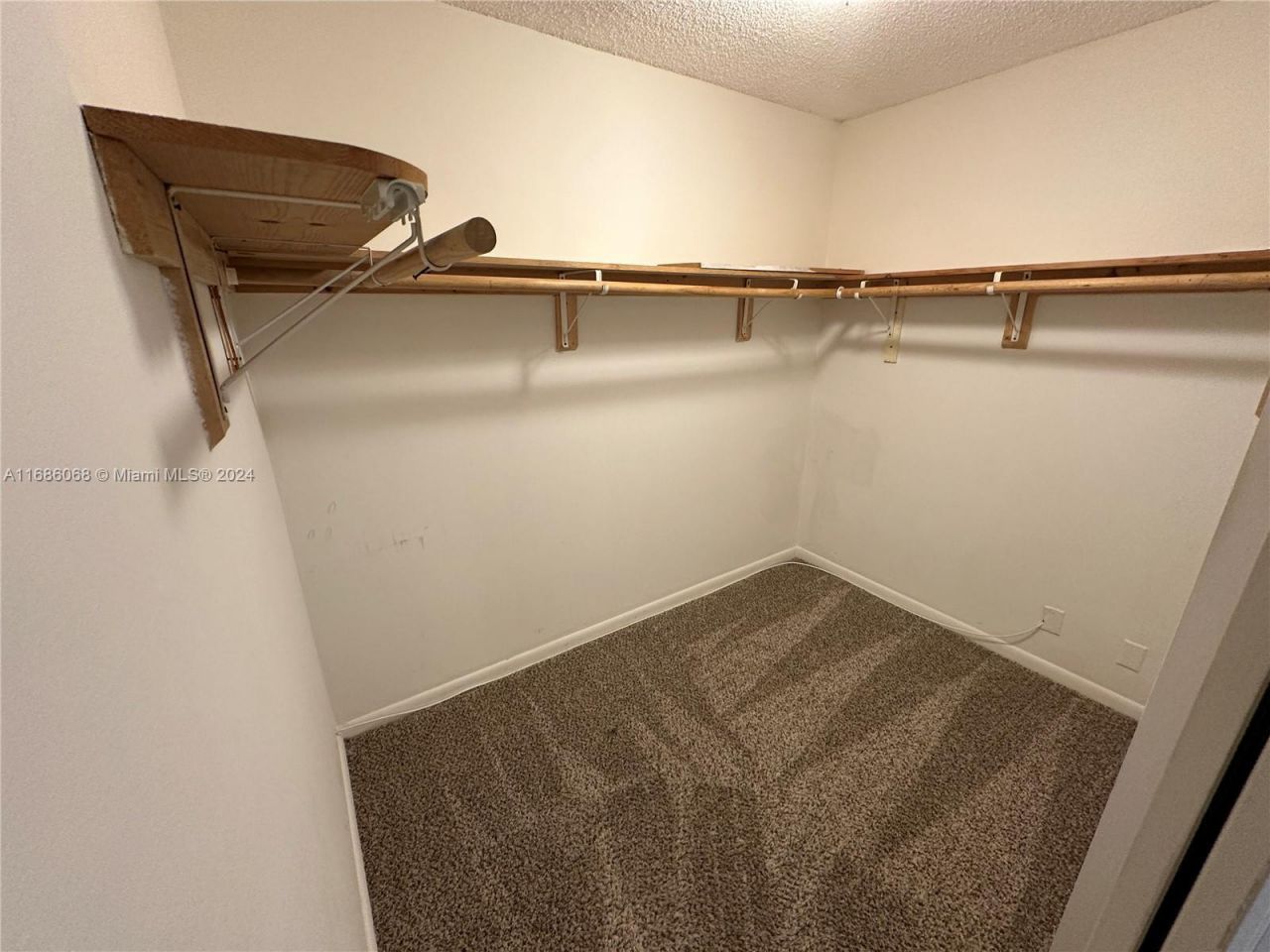 3650 Whitehall Drive, Unit 304, West Palm Beach, FL 33401 Photo