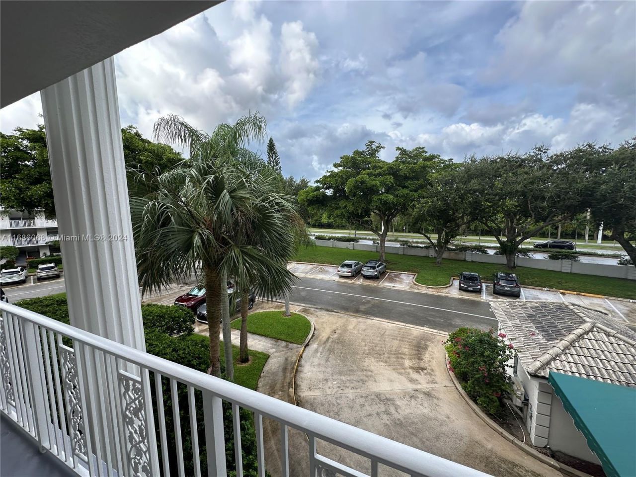 3650 Whitehall Drive, Unit 304, West Palm Beach, FL 33401 Photo