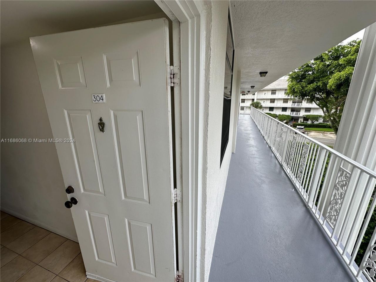 3650 Whitehall Drive, Unit 304, West Palm Beach, FL 33401 Photo