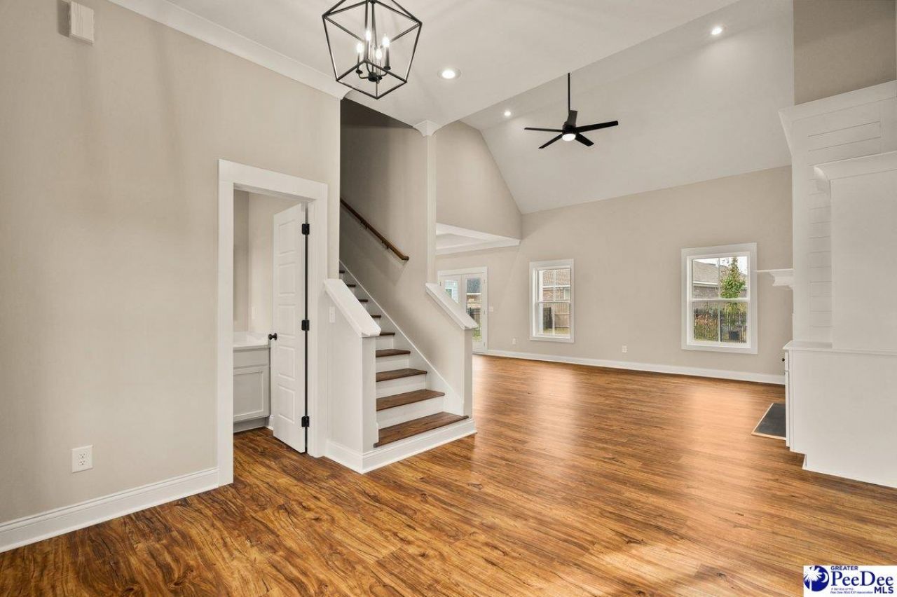 1075 Wessex Drive Photo 10