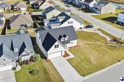 1075 Wessex Drive photo 4