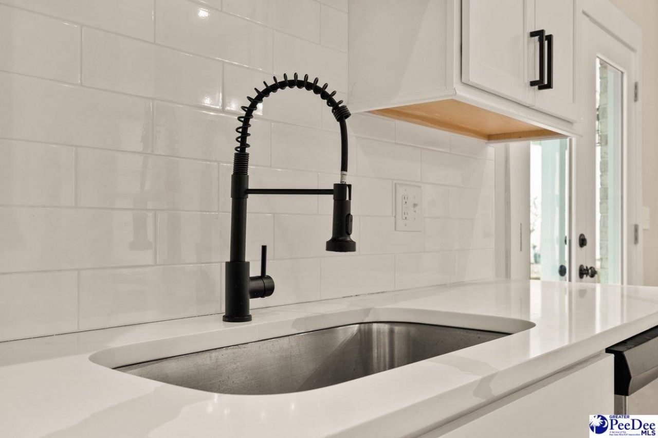 1075 Wessex Drive Photo 20