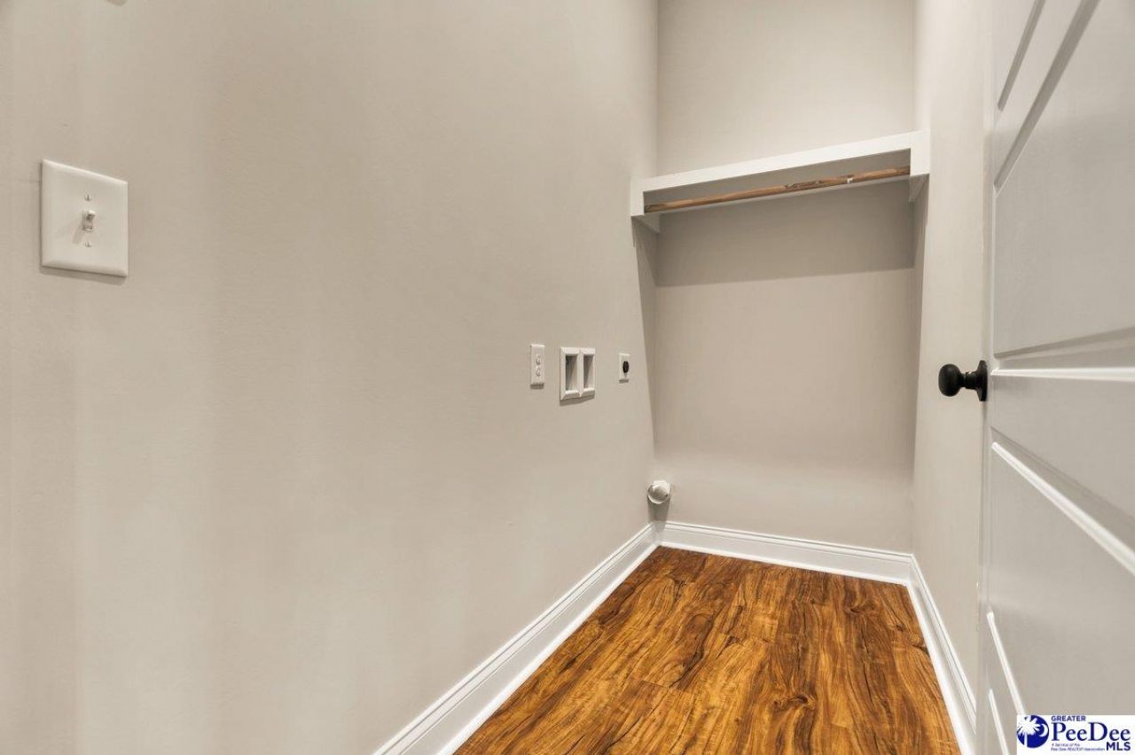 1075 Wessex Drive Photo 21