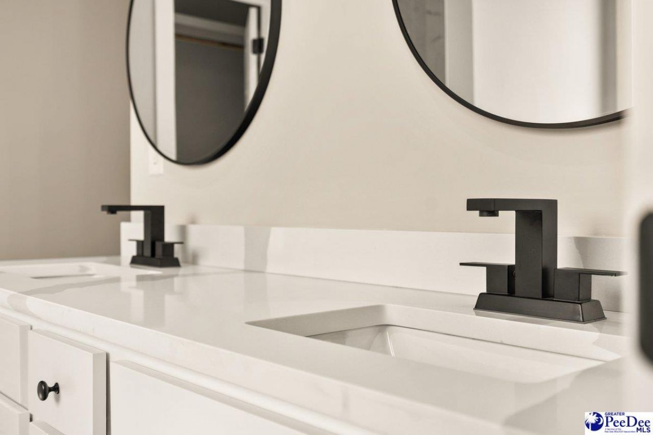 1075 Wessex Drive Photo 30