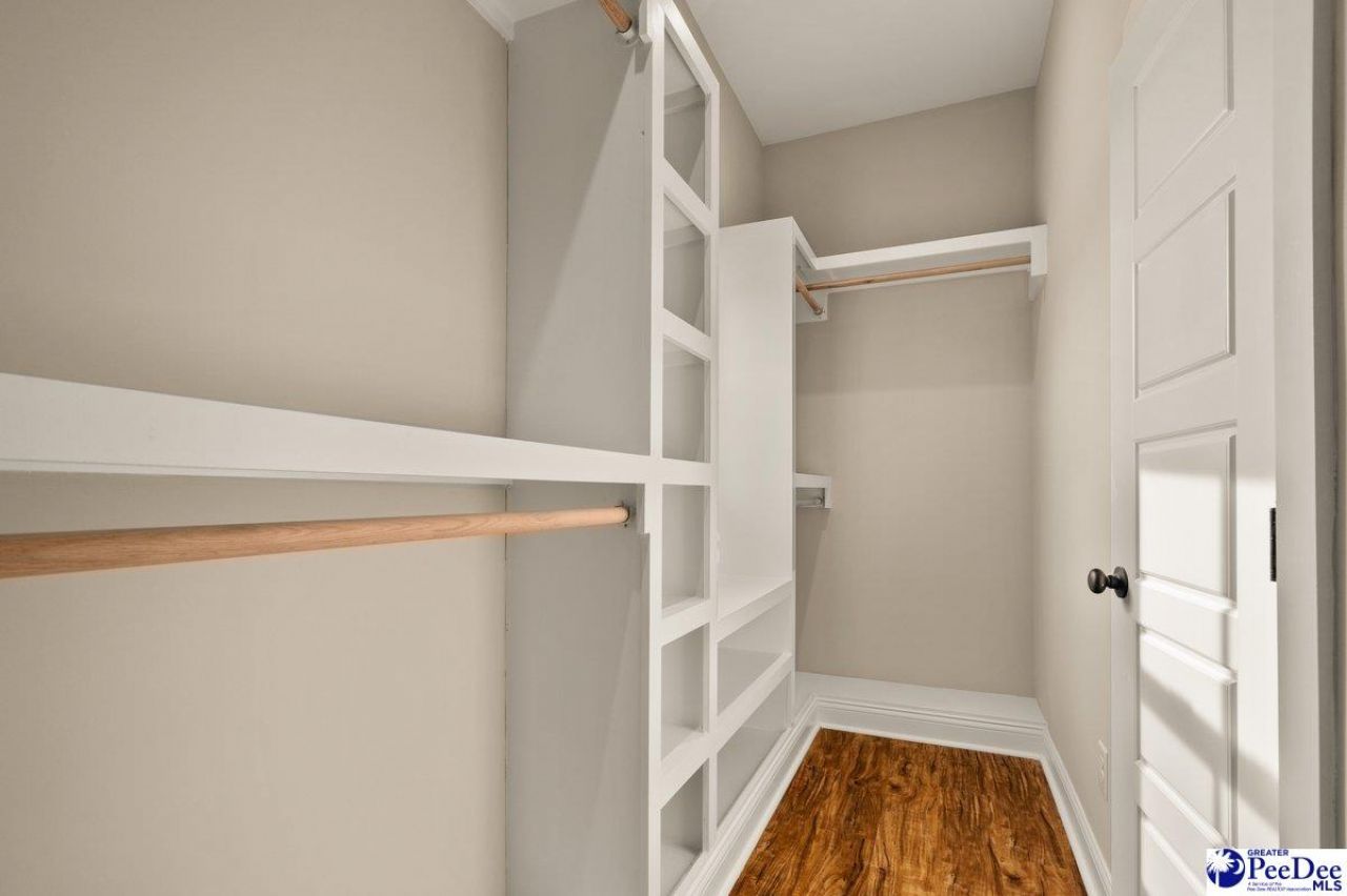 1075 Wessex Drive Photo 31