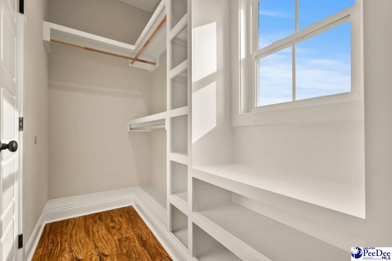 1075 Wessex Drive Photo 32