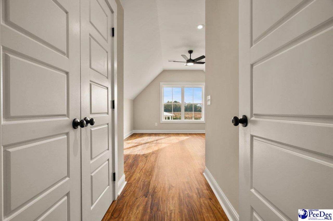 1075 Wessex Drive Photo 35