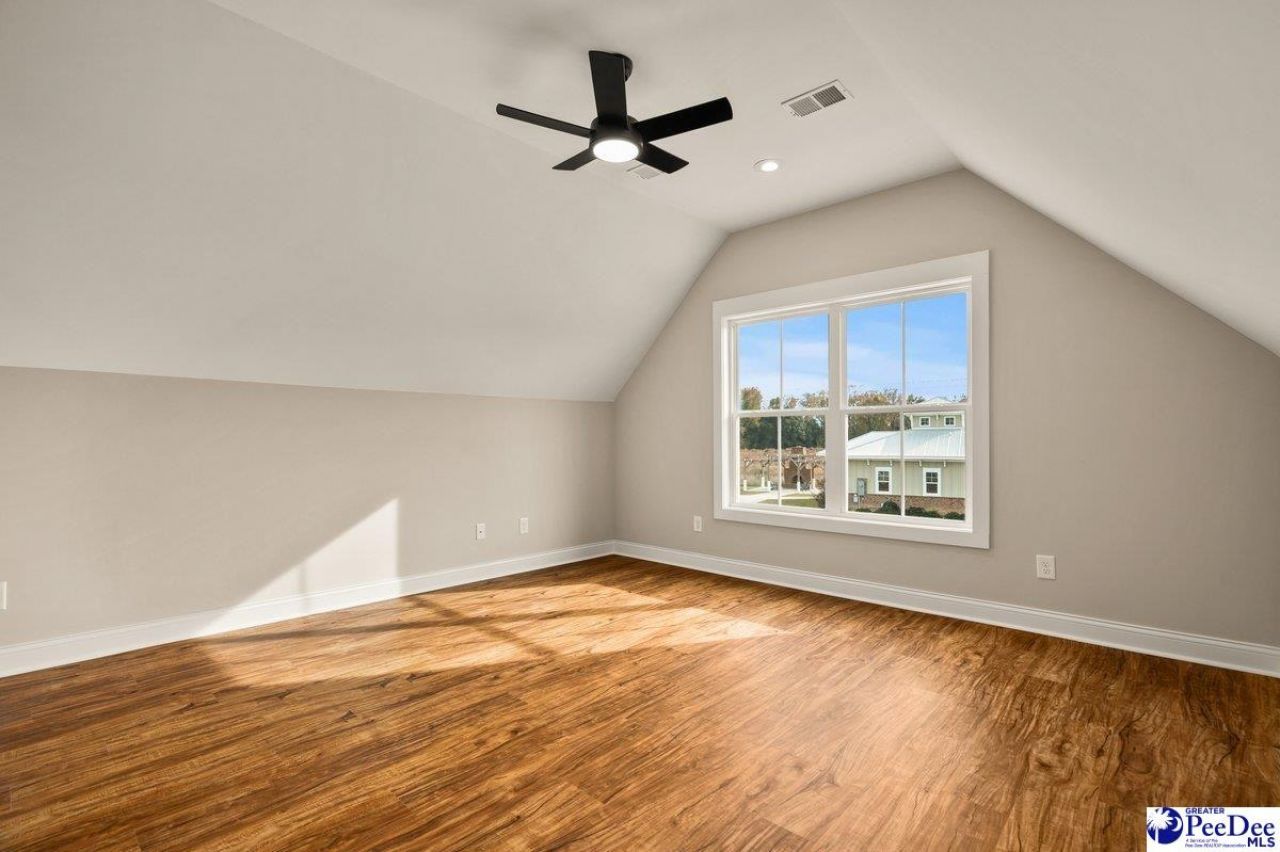 1075 Wessex Drive Photo 36