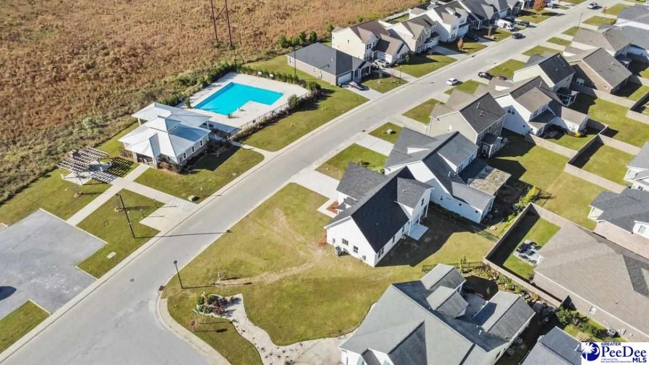 1075 Wessex Drive Photo 4