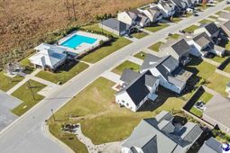 1075 Wessex Drive photo 4