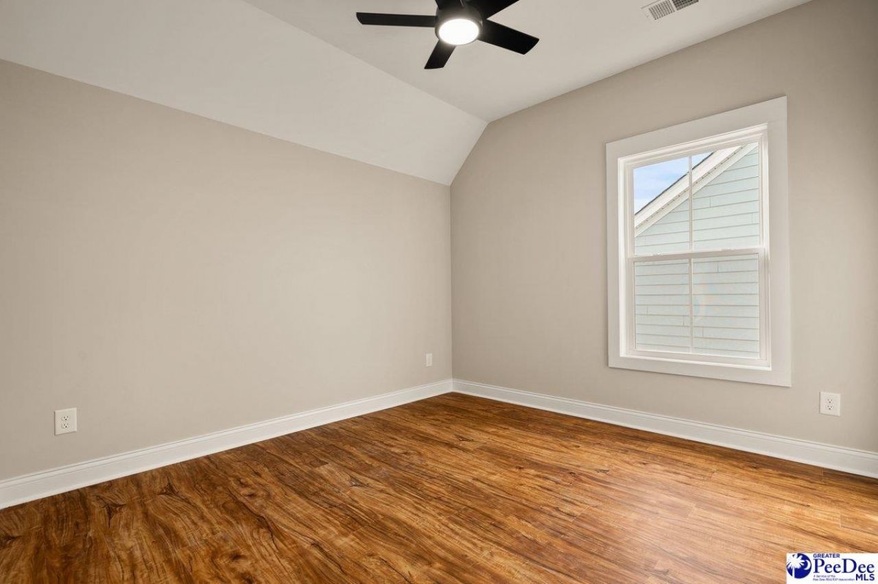 1075 Wessex Drive Photo 40