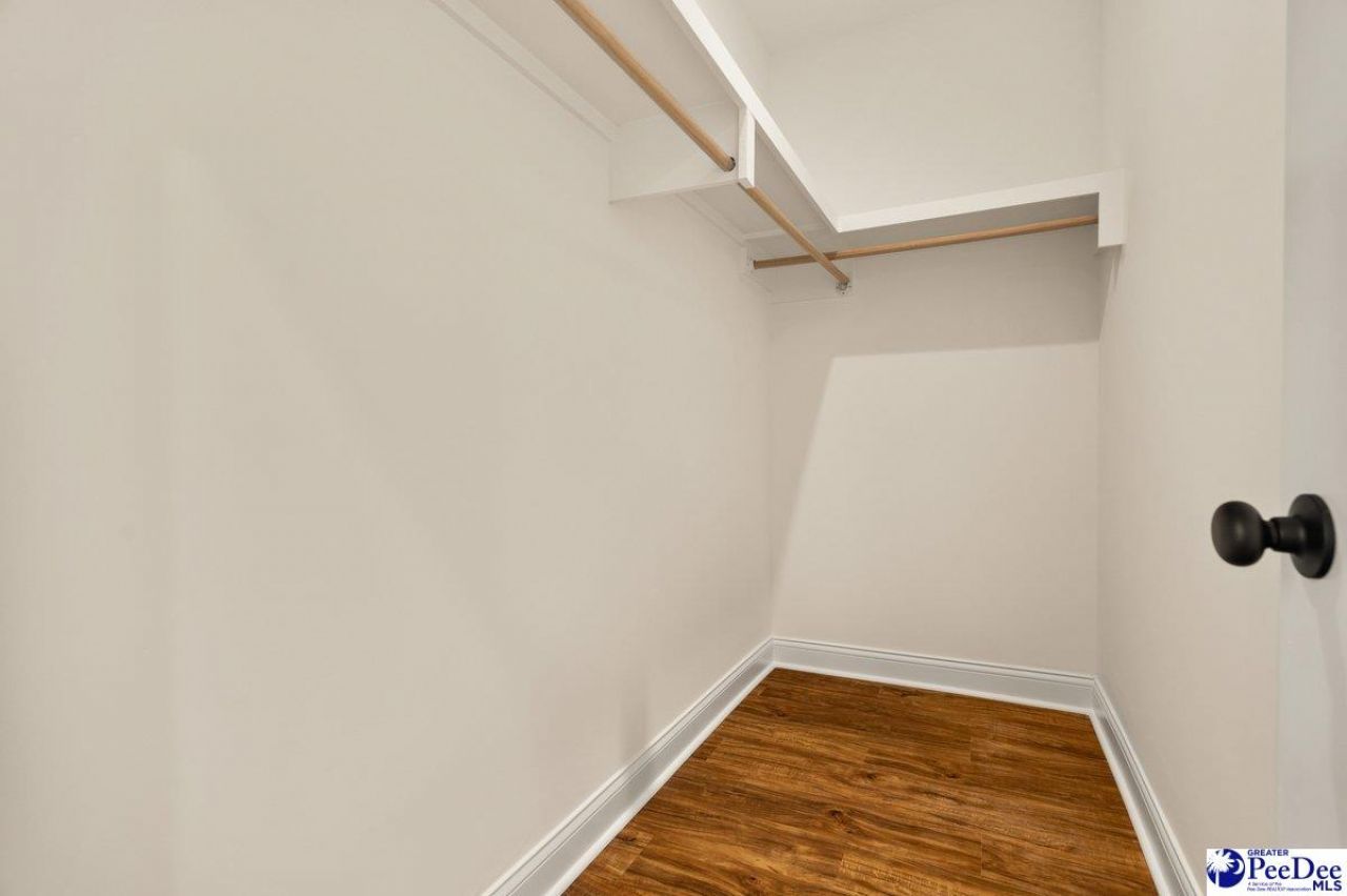 1075 Wessex Drive Photo 44