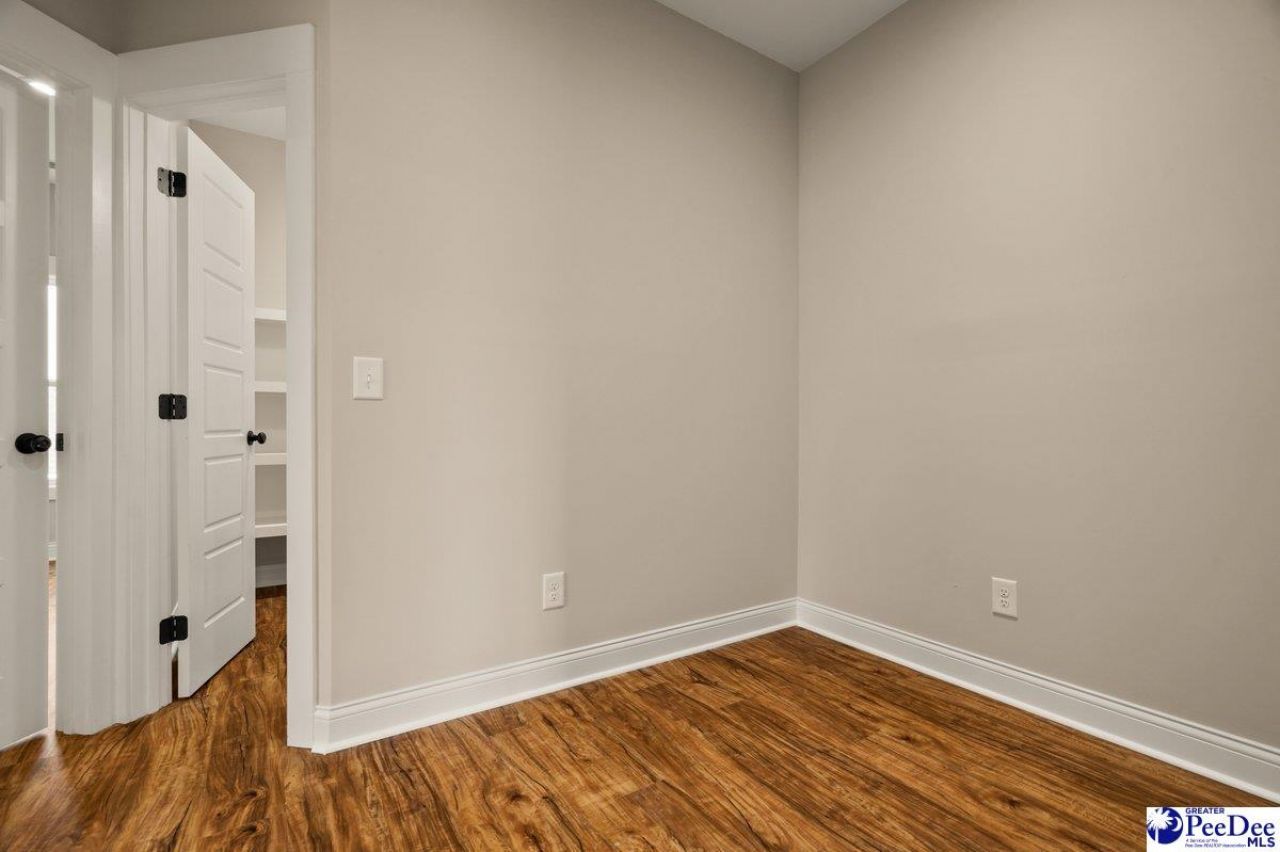 1075 Wessex Drive Photo 45