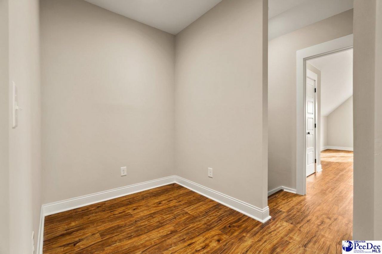 1075 Wessex Drive Photo 49